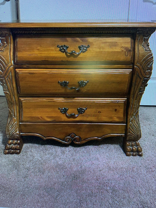 Fairmont Bombay Style Nightstand w/ 3 Drawers