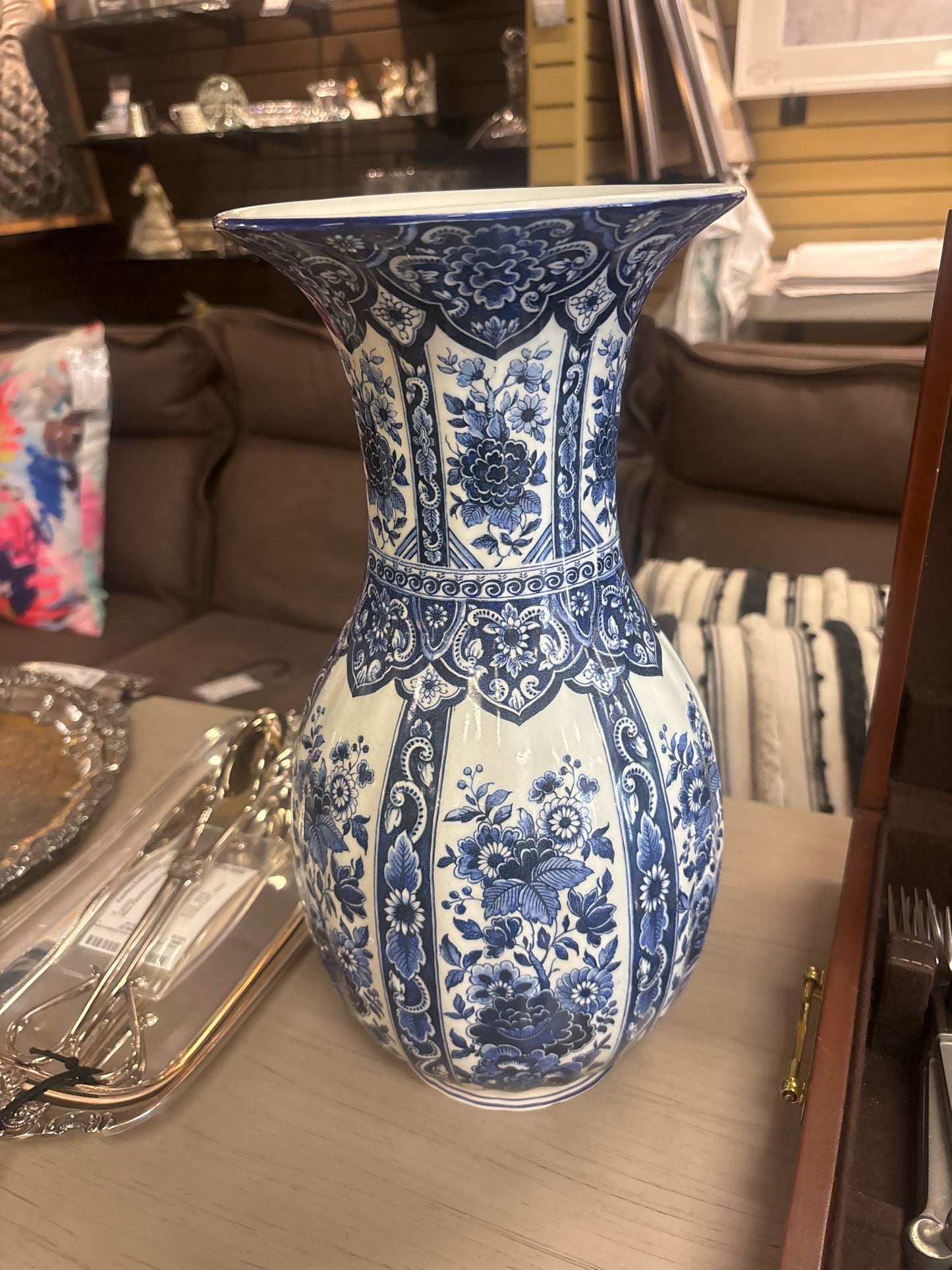 Blue & White Italia Delfia Ardalt Vase