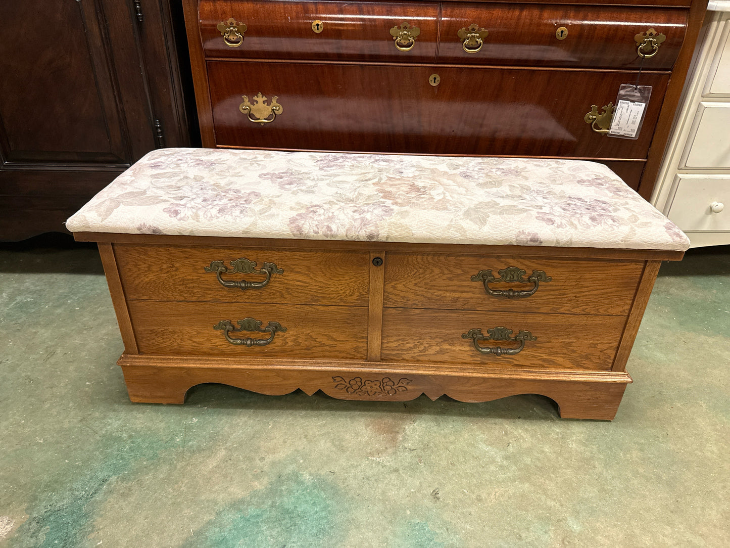 Lane Cedar Chest w/Floral Cushion