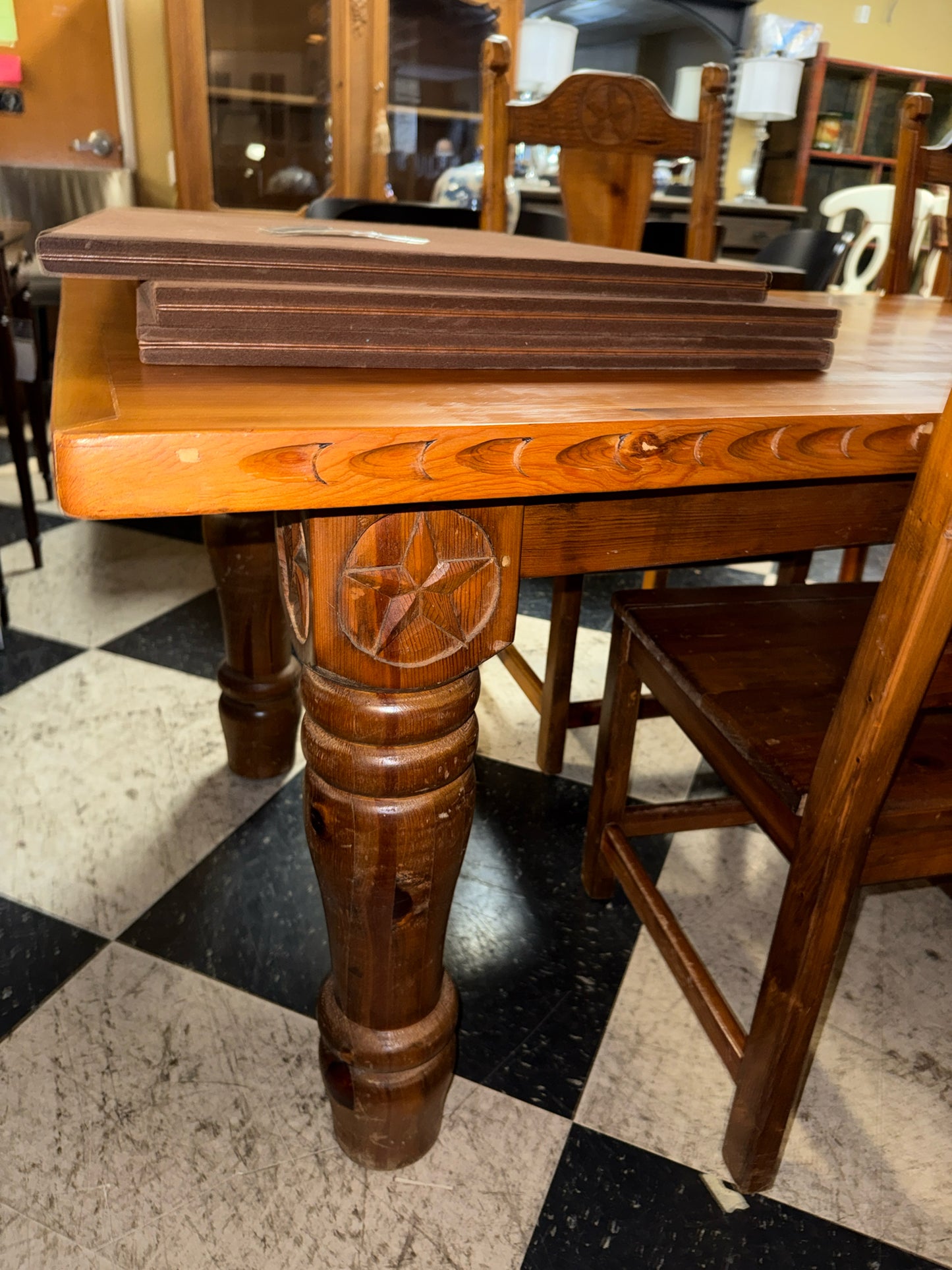 Solid Wood Dining Set w/4 Chairs & Texas Stars(w/TABLE PADS)
