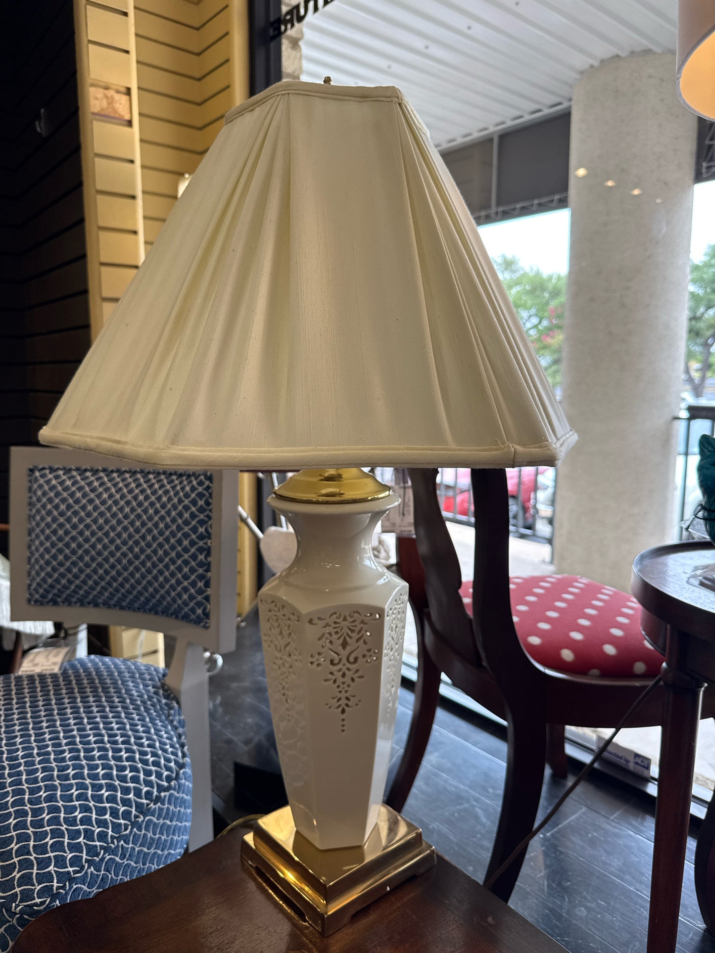 Lenox Renaissance Lace Porcelain Ivory Table Lamp w/Brass Base & Linen Pleated S