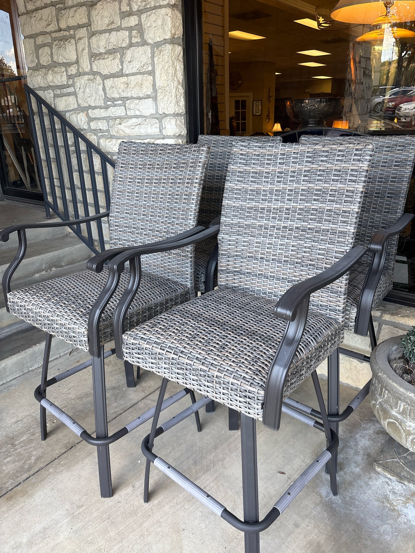 SET of 4 Outdoor Swivel Barstool Chairs w/ Metal Bases