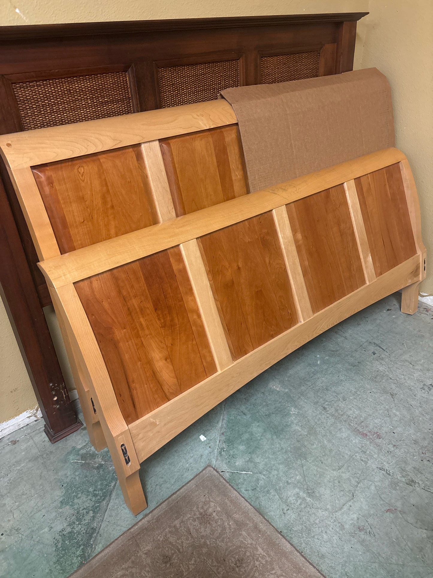 Queen Two Toned Wooden Sleigh Bed (HB/FB/2SR/3Slats/6Screws)