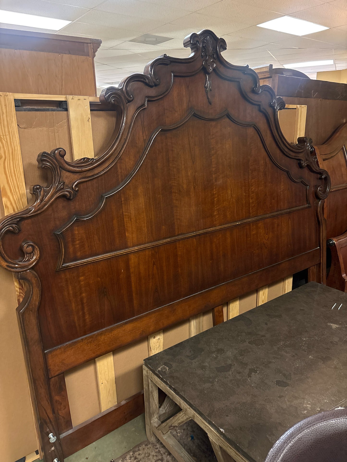 KING Thomasville Hemingway Danelli Eastern Bed (HB/FB/SR) -Hardware attached