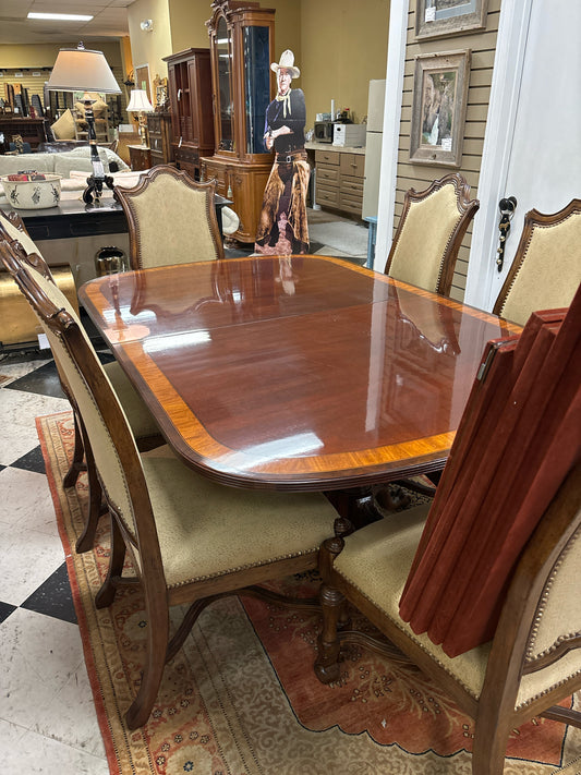 Ethan Allen Dining Table w/ 2 Leaves & Table Pads