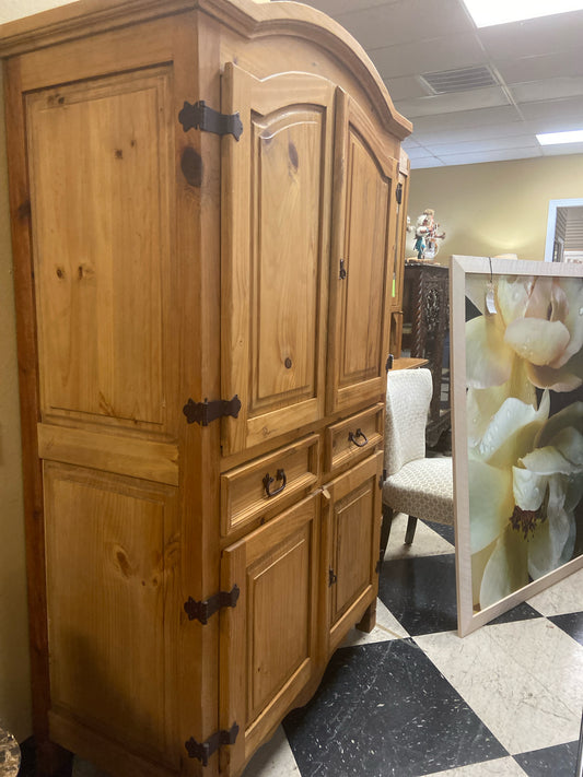 Pine Rustic Armoire (4 Door, 2 Drawers)