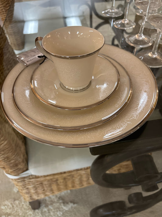 Vintage Moonspun China Service for 8- Pristine Condition (list on back)
