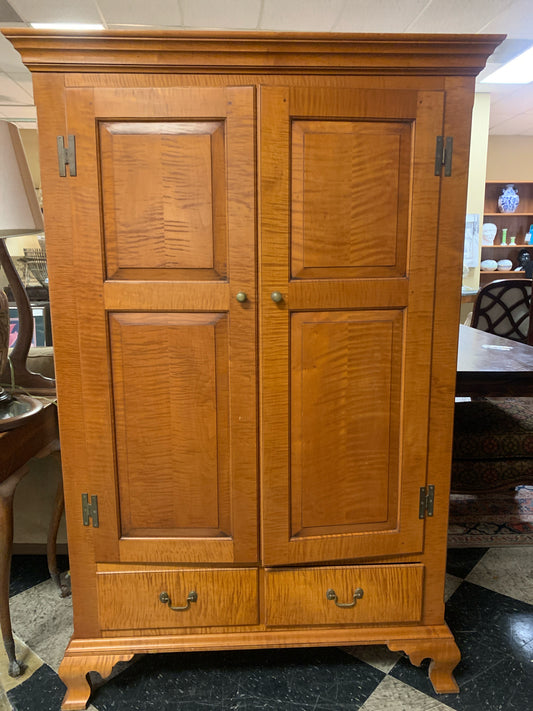 Eldred Wheeler Tiger Maple Linen Cabinet (2 Drawers, 4 Shelves) 43x26x66