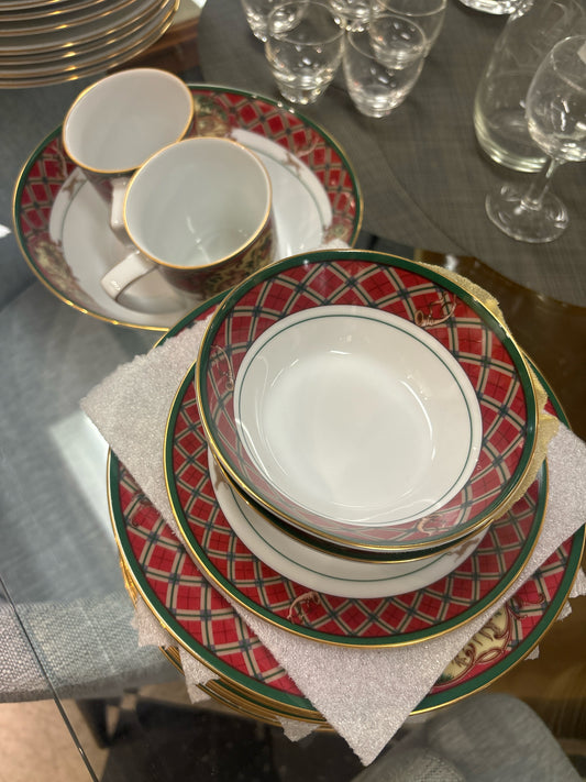 NORITAKE Royal Hunt (Set 12-Salad plates, 2-Soup Bowls, 2-Bread Plates, 2-Mugs)