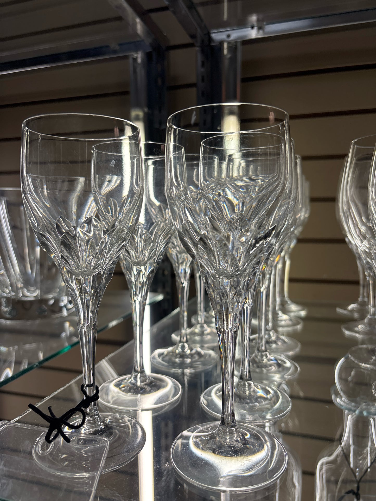 SET of 12 Wine Glasses 7 5/8" (Diamond Clear Pattern)