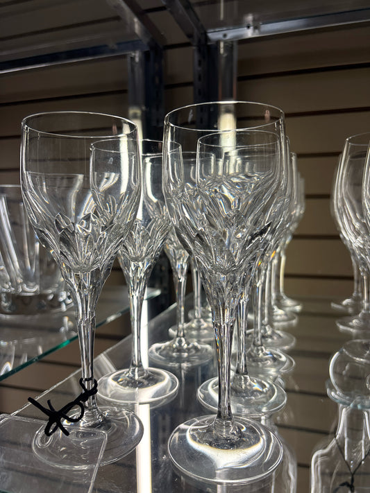 SET of 12 Wine Glasses 7 5/8" (Diamond Clear Pattern)