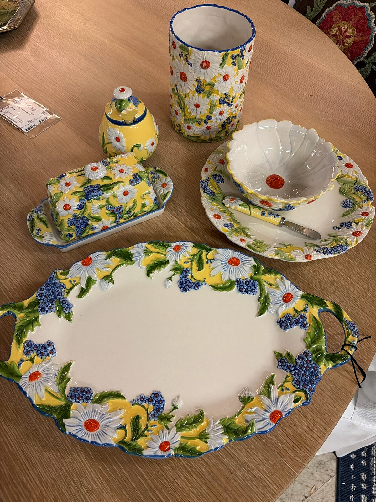 Temp-Tations Raised Daisy China (Items Included Listed on Back)