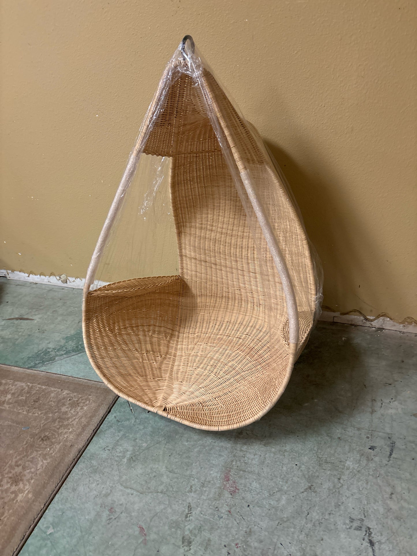 NEW Indoor/Outdoor Hanging Chair