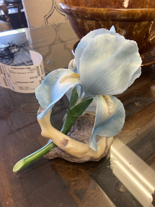 BOEHM Point Brize Iris Porcelain Sculpture Hallmark 25052B