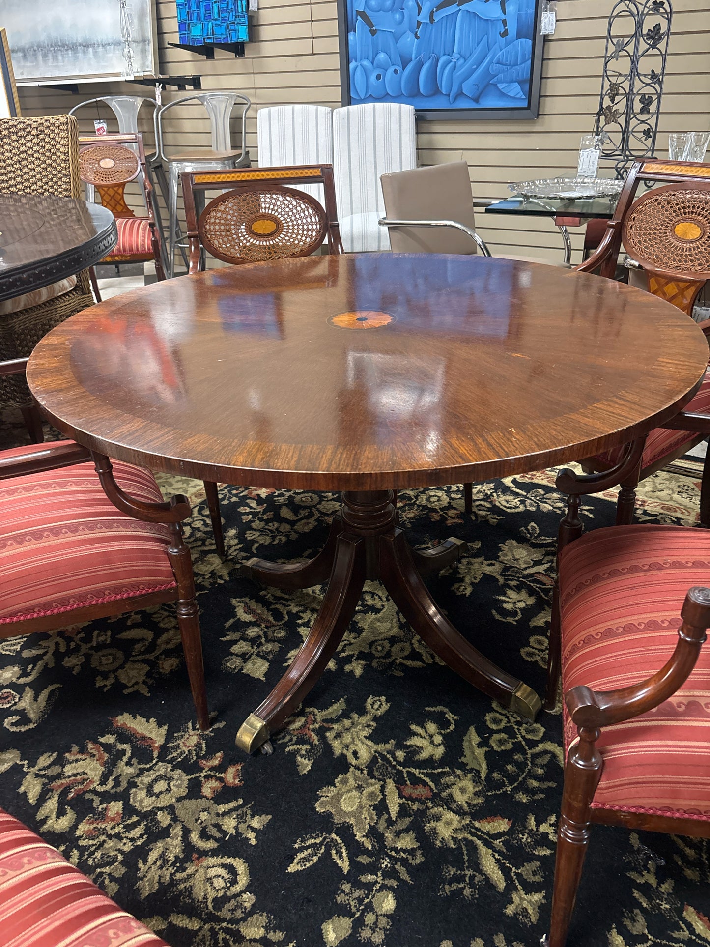 44" Round Mahogany Pedestal Table w/ Central Inlaid Medallion