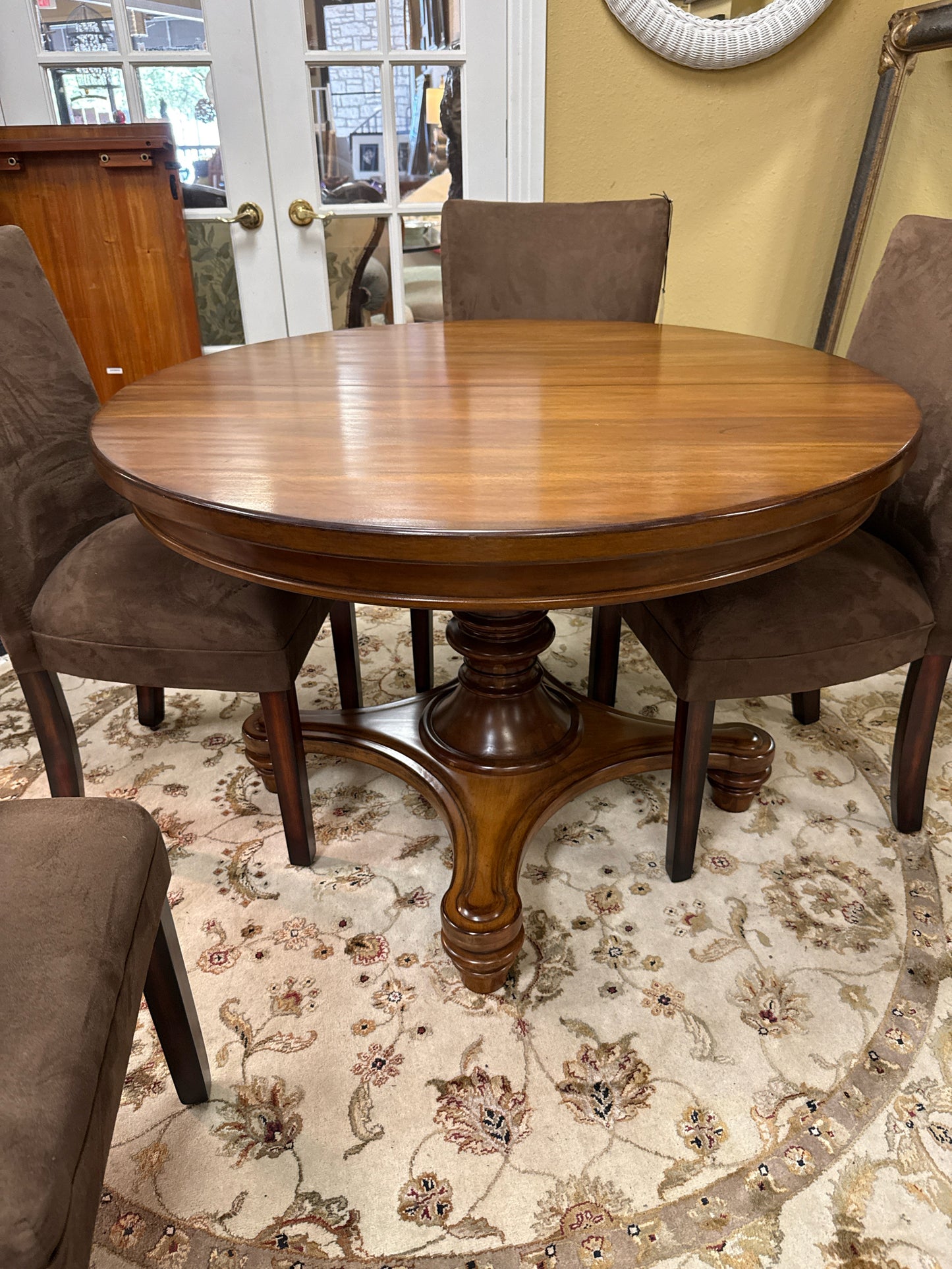 45" Ethan Allen Round Dining Table w/1 Leaf