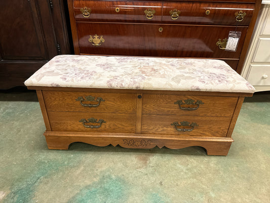 Lane Cedar Chest w/Floral Cushion