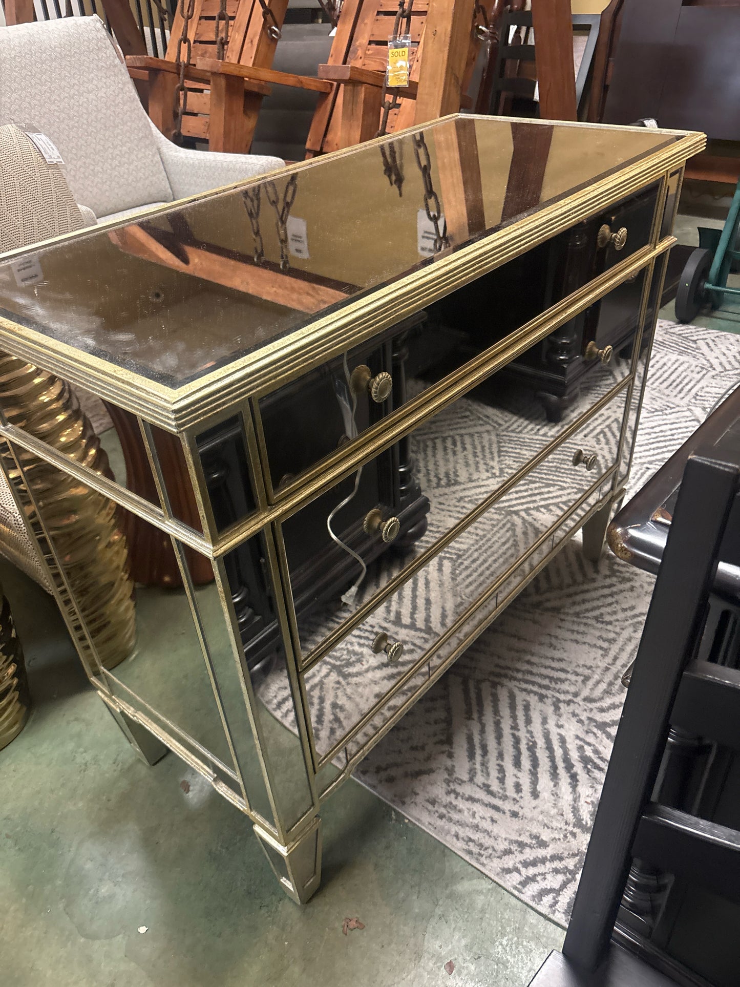 Bassett Borghese Mirrored 3 Drawer Dresser (42x19x35)