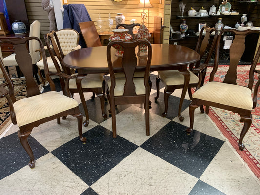 Ethan Allen Cherry Oval Dining Table w/4 Side/2 Arm & 2 Leaves