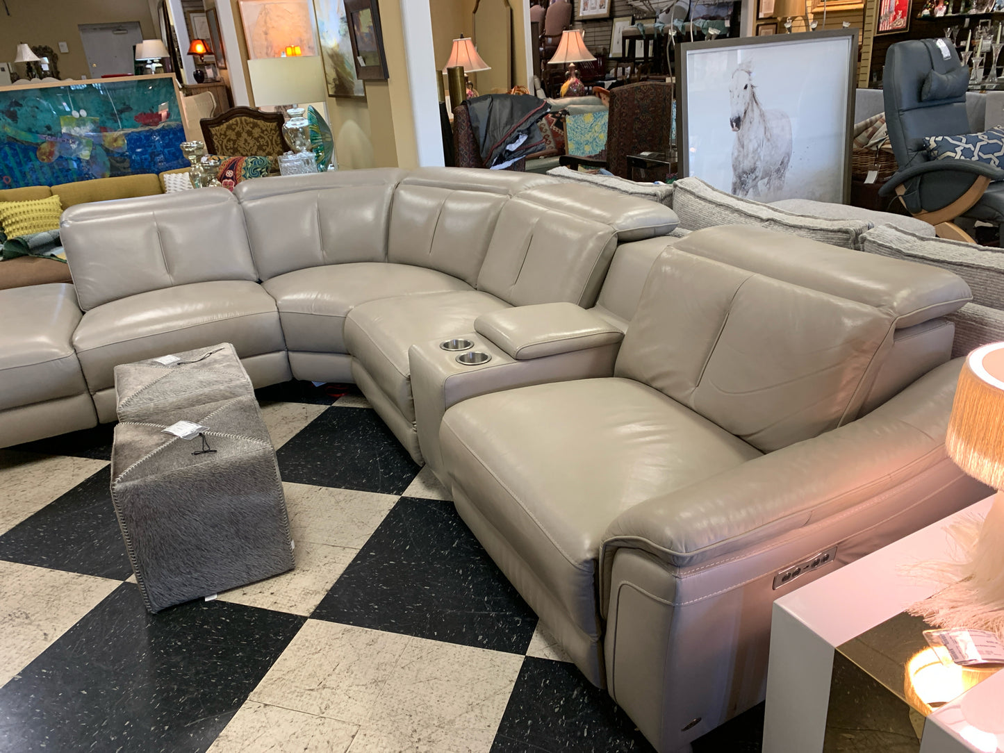 Modern Lt Gray Leather Sect Sofa w/ 2  Electric Recliners 9'x10'