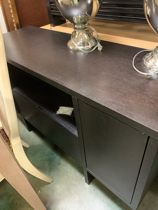 TV Stand w/ 2 Doors and 1 Shelf