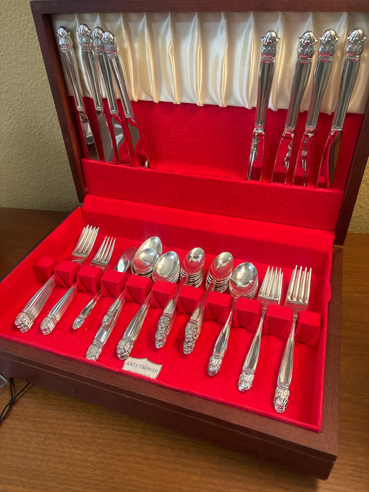 52 pc SET Silverplate Holmes & Edwards "Danish Princess" Flatware in Anti-Tarni