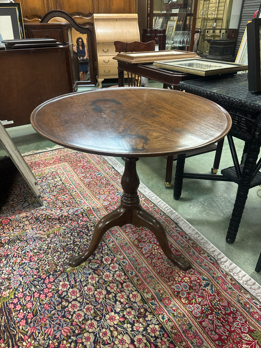 30" Tilt Top Tripod Round Table