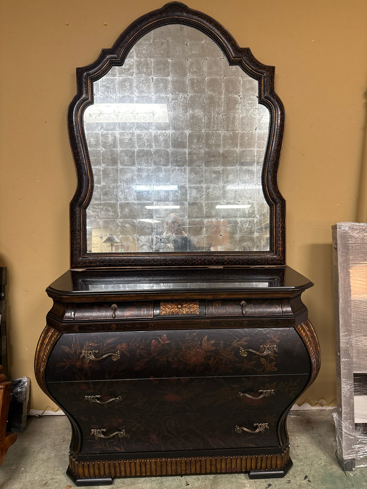 Drexel Hampshire Black/Gold Bombay 5-drw Chest w/Granite Top & Antiqued Mirror
