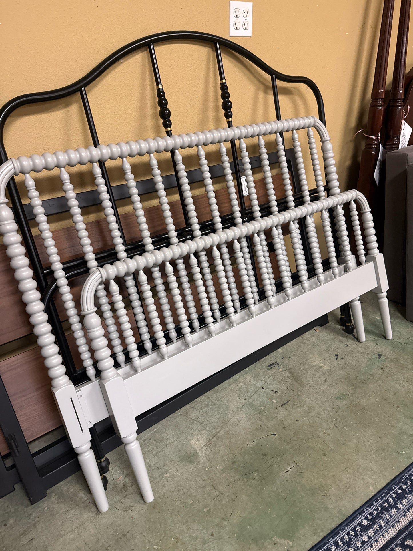 Full C&B/Jenny Lind/Gray Bed/HB/FB/SR'S/WS/Cent.Supp.(HDWR taped on wooden slats