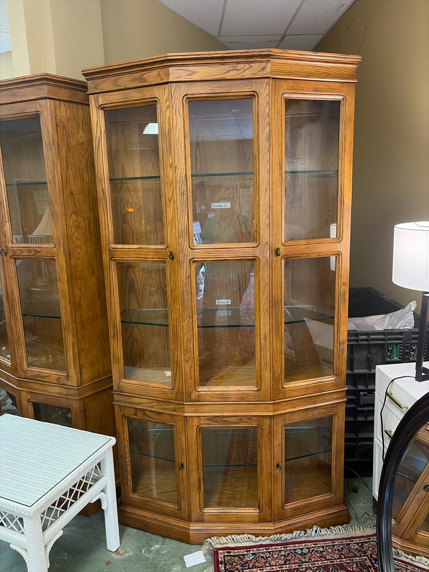 Henredon Vintage Curio Cabinet w/4 Glass Shelves