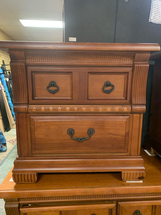 Bassett - Wood w/ Black Hardware 2 Drawer Nightstand 28x16x27