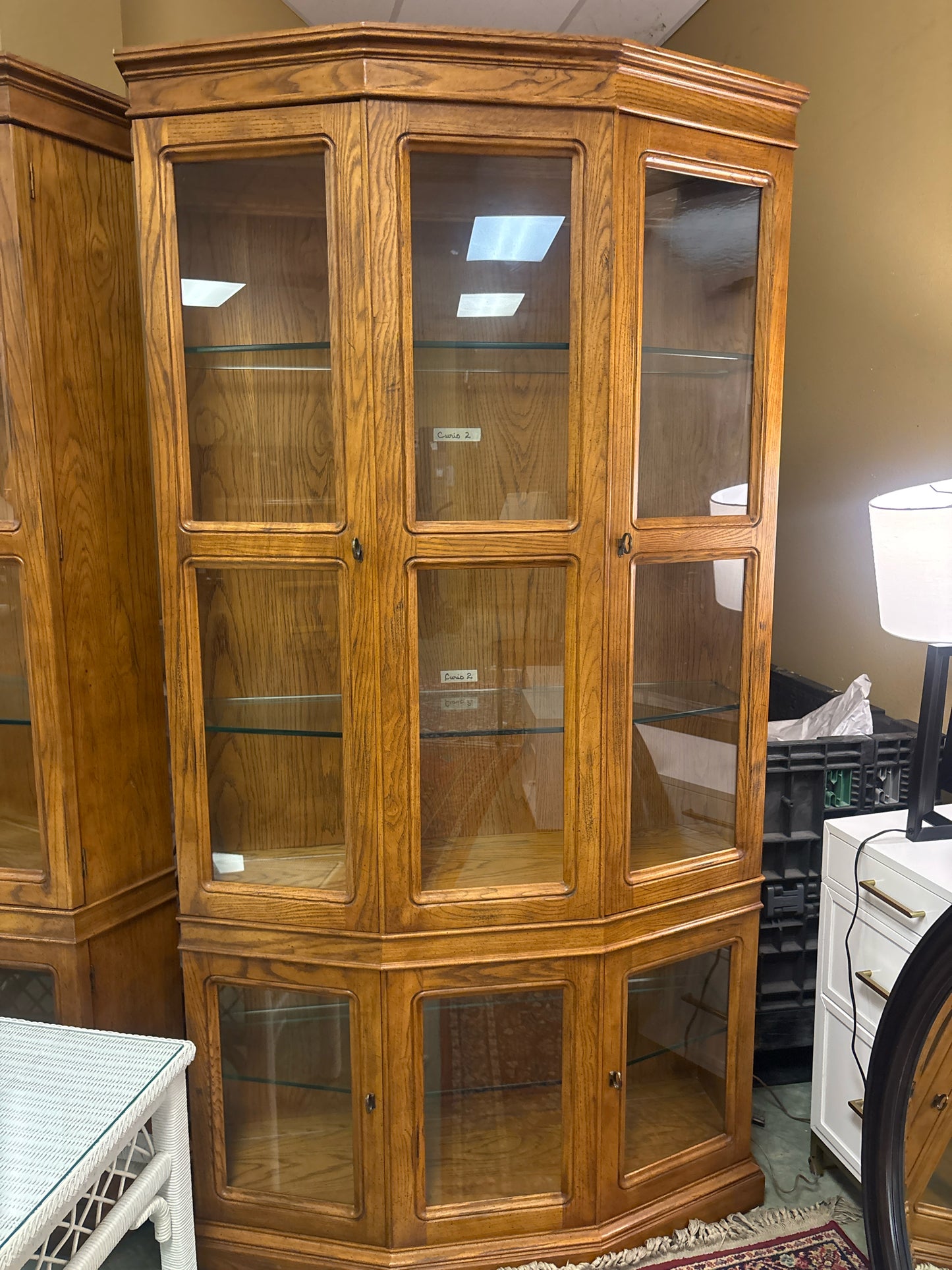 Henredon Vintage Curio Cabinet w/4 Glass Shelves