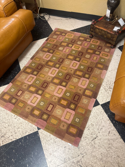 100% Wool Rug w/ Modern Designs and Muted Colors (55x36)