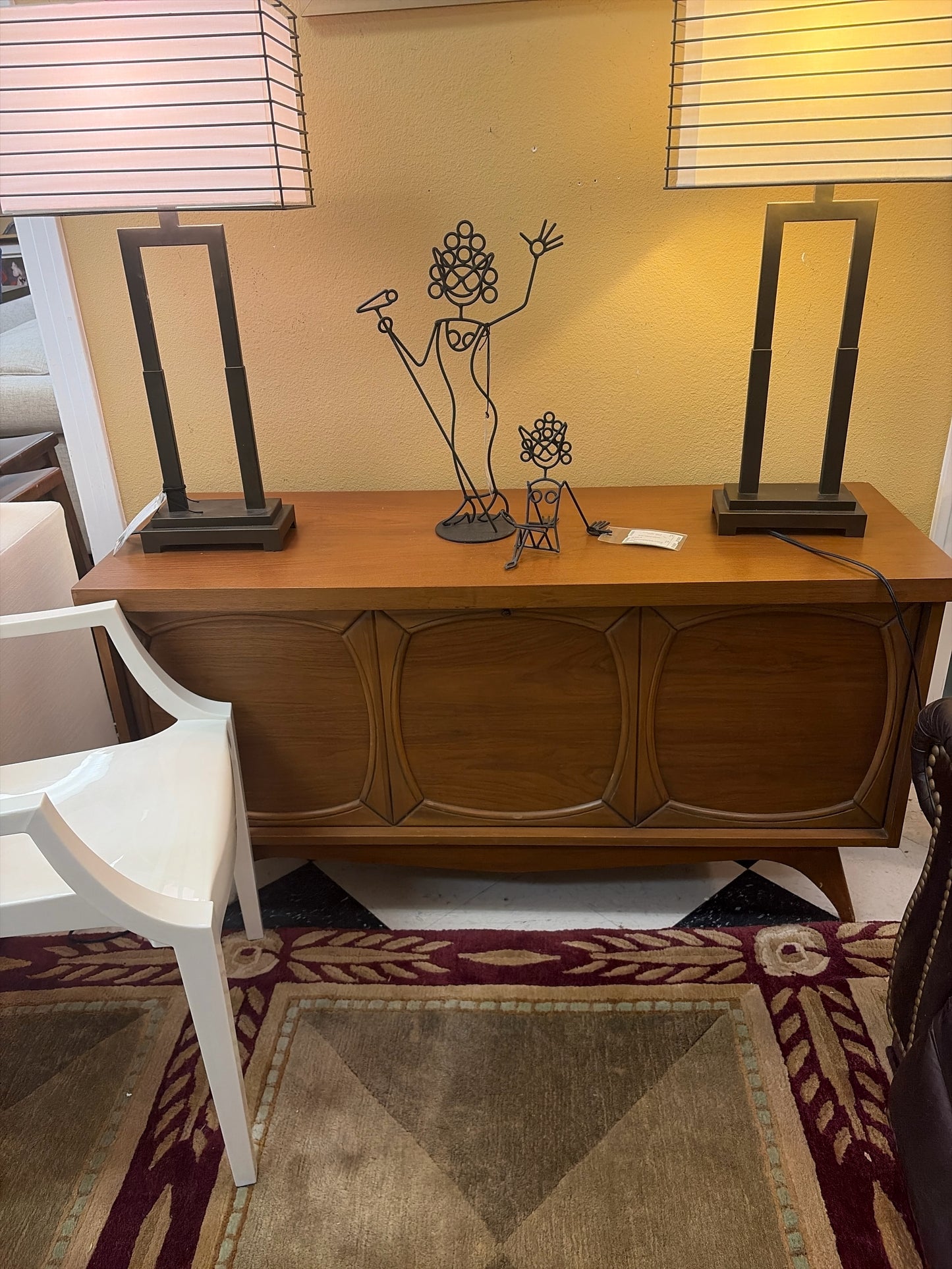 MCM Flip Top Buffet w/Cedar Inside