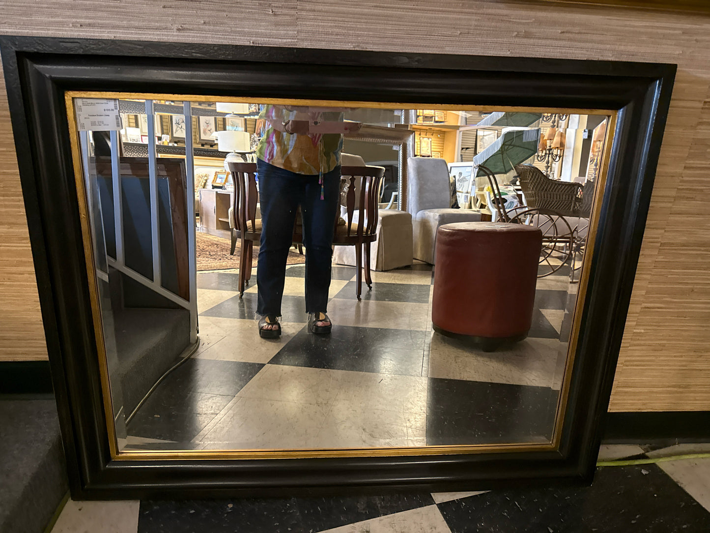 Black Wall Mirror With Inner Gold Detailing (47x37)