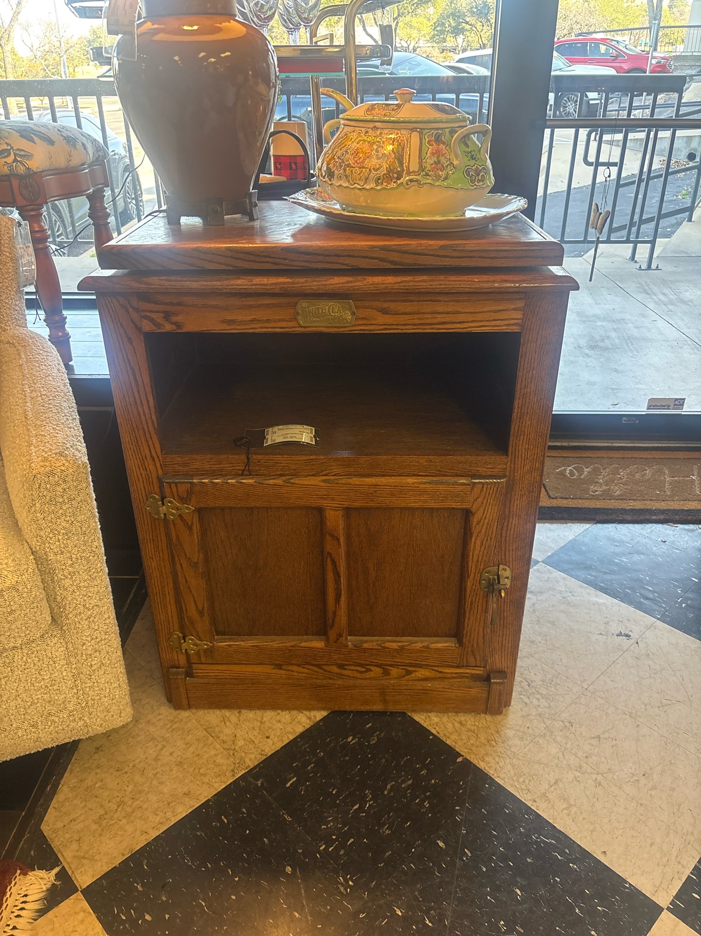 Antique - Dark Oak Whiteclaw Icebox w/ Turntable 27x19x34