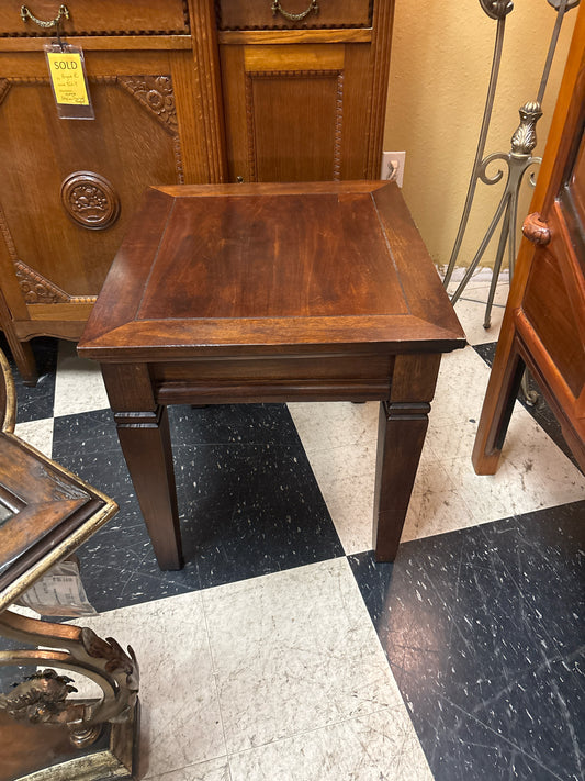 Wood Side/End Table (24x21 1/2x23)