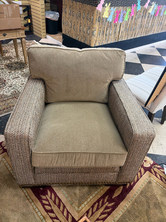 Vanguard Club Chair w/Nailhead (37Wx38.5x 37.5H)